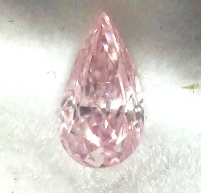 Diamante rosa vendido en subasta