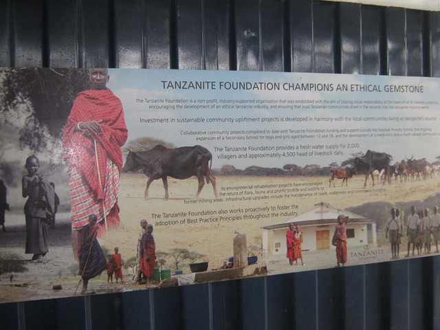 Exposition de pierres précieuses en Tanzanie et visites de la mine d'Arusha