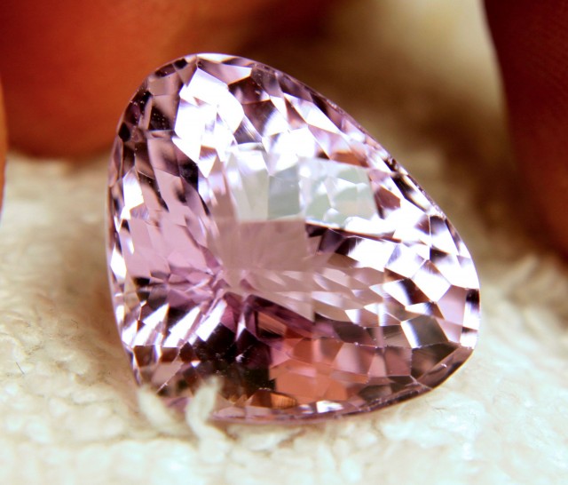 Kunzite Information - The Pink Spodumene | Gem Rock Auctions