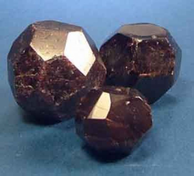 Garnet Crystal su a ɛyɛ ne su