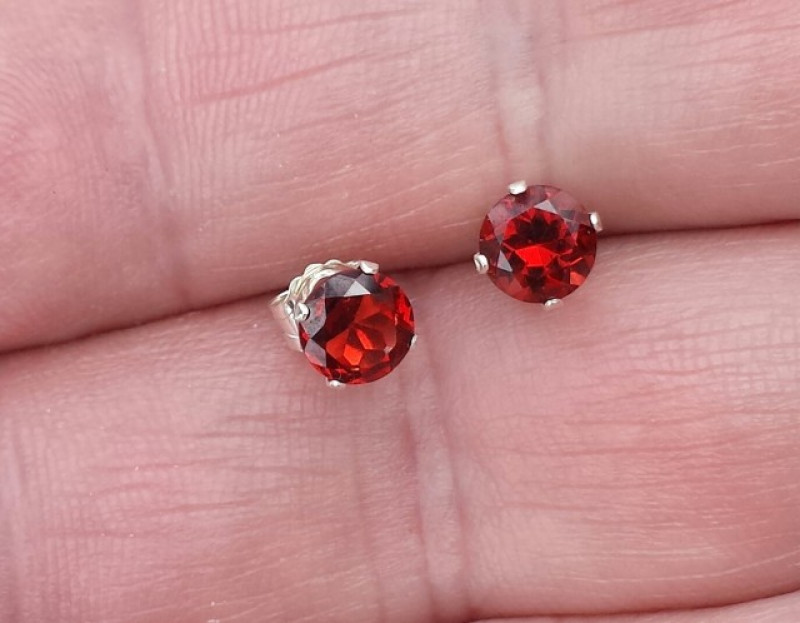 pyrope garnet gemstone earrings