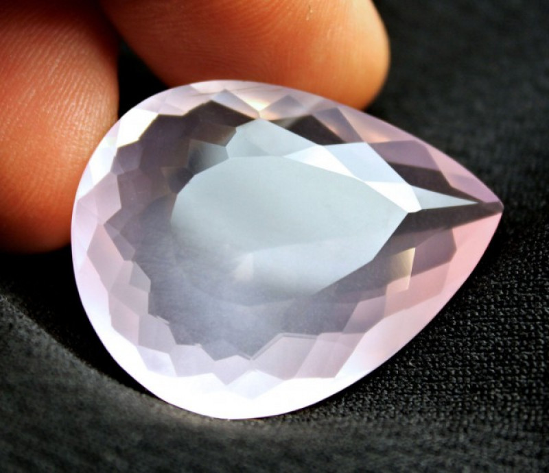 rose quartz gemstone