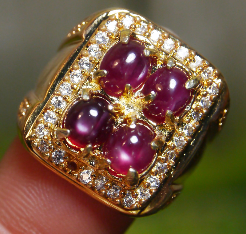 bague rubis étoile avec pierres précieuses et diamants accentués