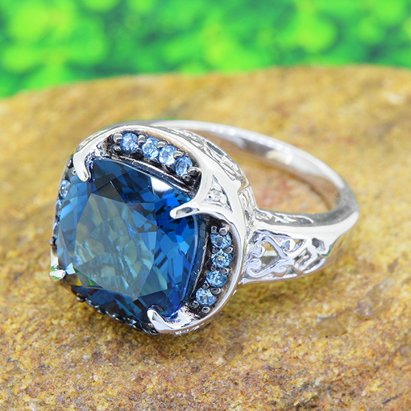 Silver blue diamond ring - apoleading