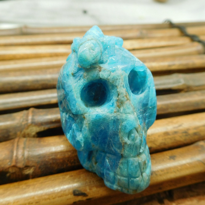 apatite carving of skull