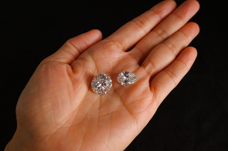 Moissanite vs Diamonds: What Are The Differences? | Gem Rock Auctions