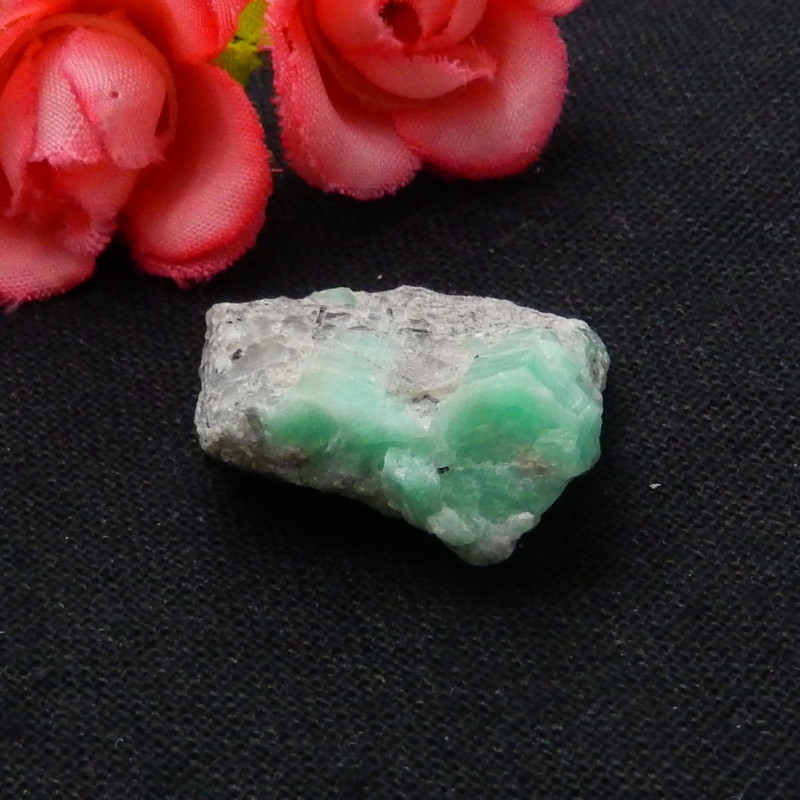 Natural Nugget Emerald Specimen,Heated Treatment27x24x13mm,60.5ct