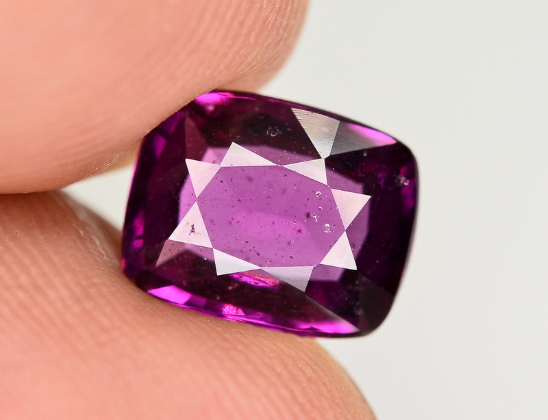 2.65 CT NATURAL GRAPE GEMSTONE