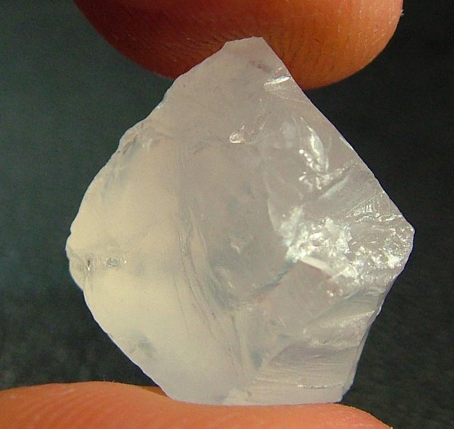 OPAL QUARTZ ROUGH 24.00 CTS [F243]