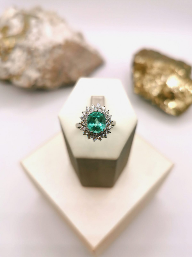 emerald green beryl gemstone