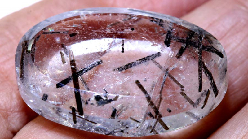 rutilated quartz cabochon a wɔde ayɛ aduru a wɔfrɛ no quartz cabochon