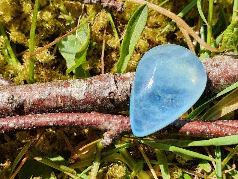 aquamarine cabochon drop shape