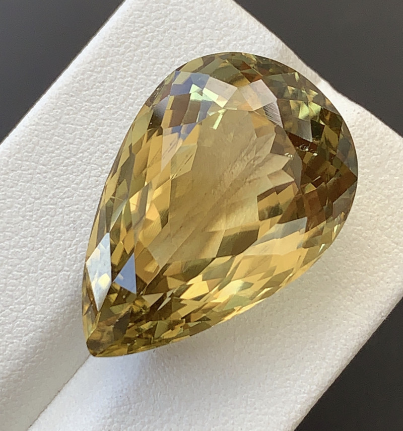 38 Carats Spodumene Gemstone