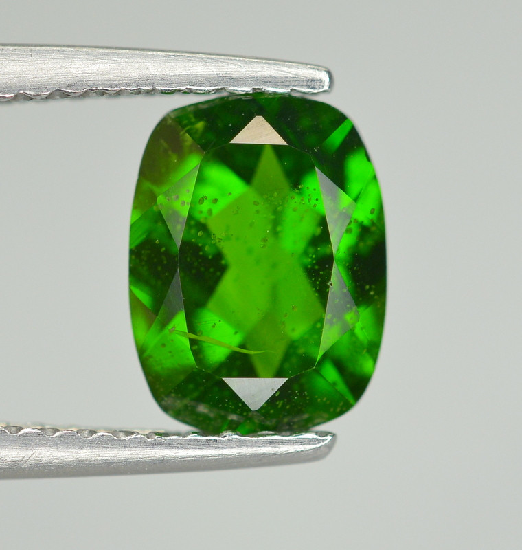 chrome diopside gemstone faceted