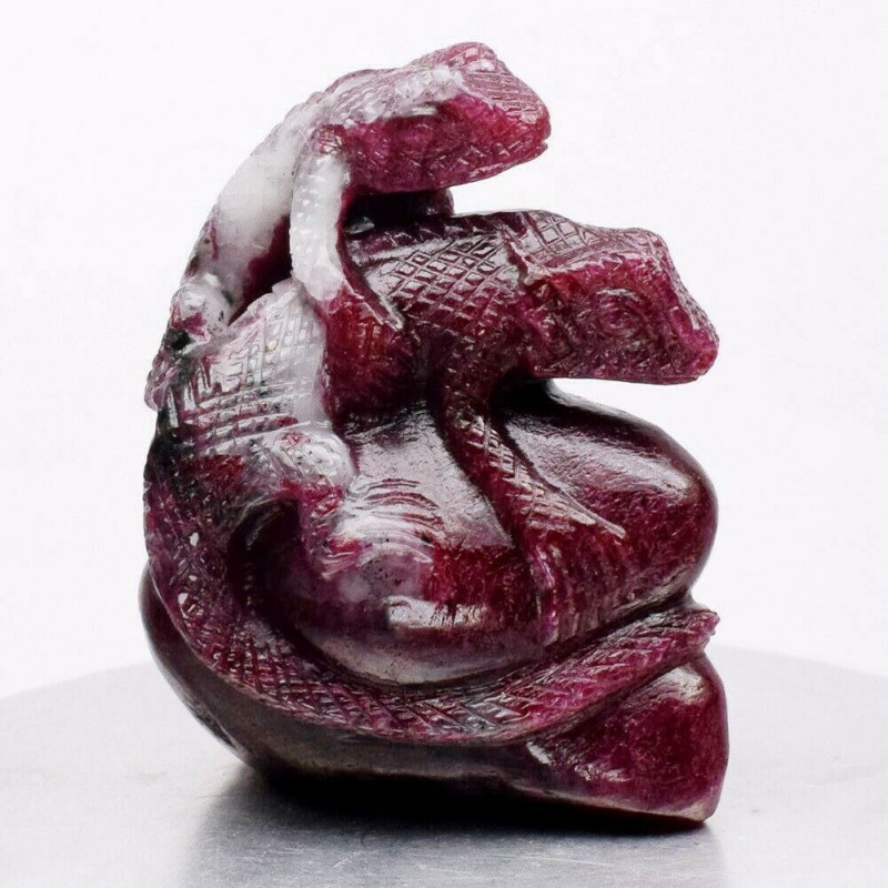 corundum ruby gemstone carving of lizards