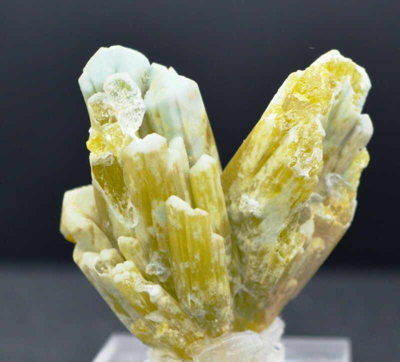 pyromorphite healing crystal with plumbogummite