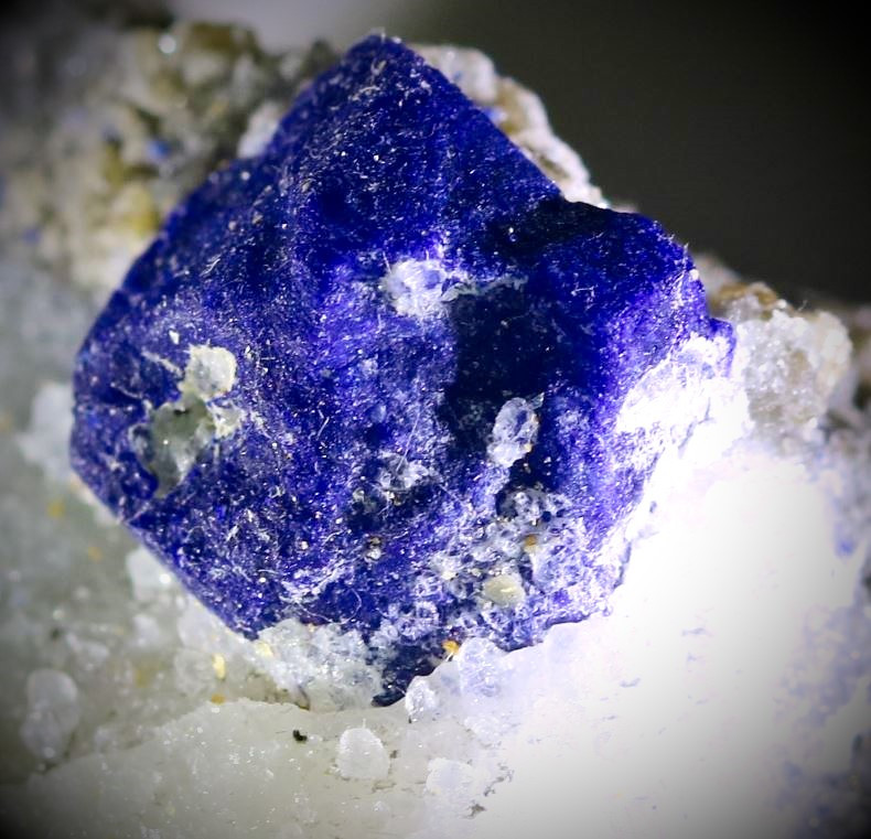 lazurite gemstone