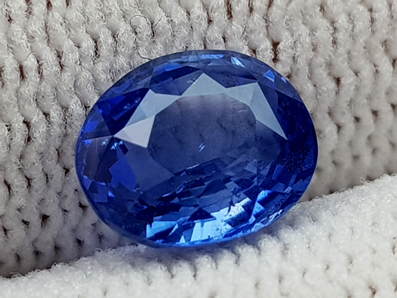 CERTIFIED 2.19CT CORNFLOWER BLUE SAPPHIRE UNHEATED