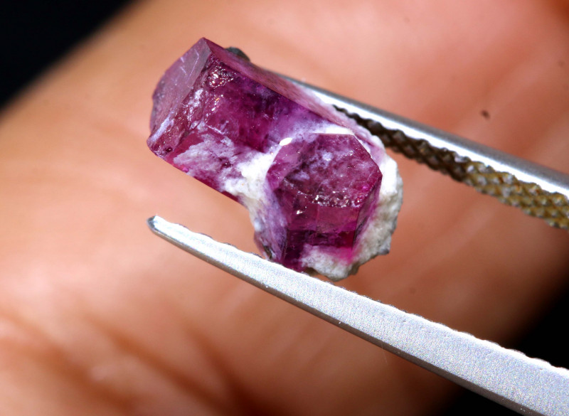 1.47CTS RED BERYL SPECIMEN UTAH TBM2271