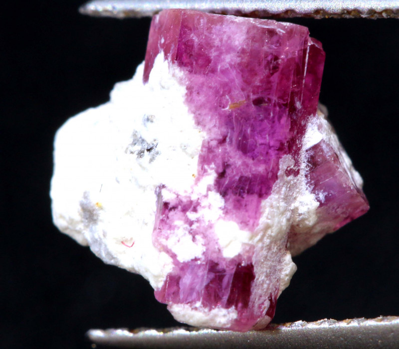 1.68CTS RED BERYL SPECIMEN UTAH TBM2273