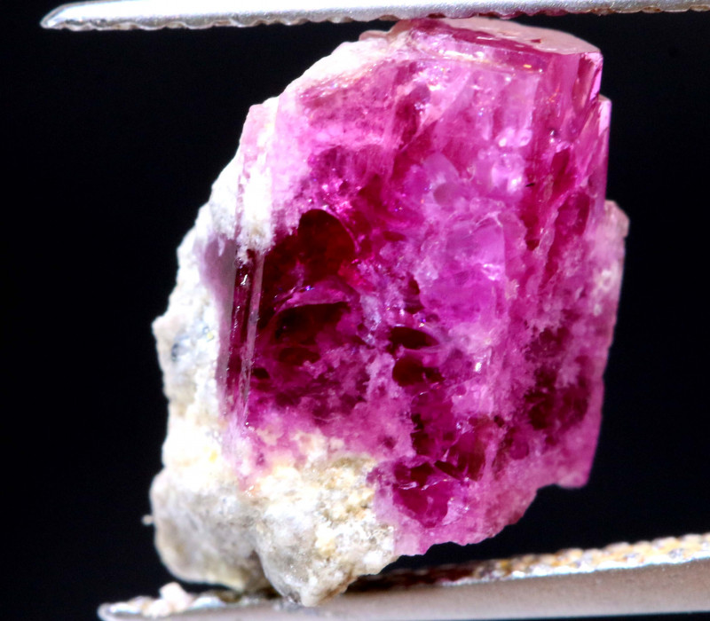 red beryl rough specimen