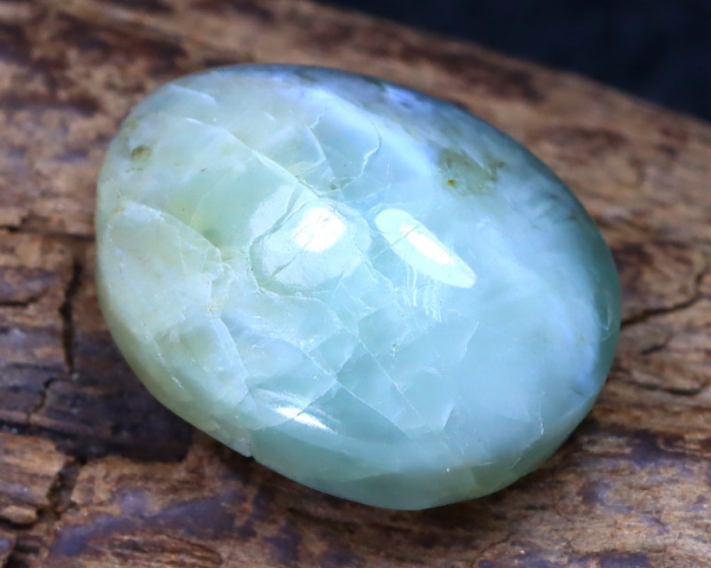 blue chrysoberyl cat's eye gemstone