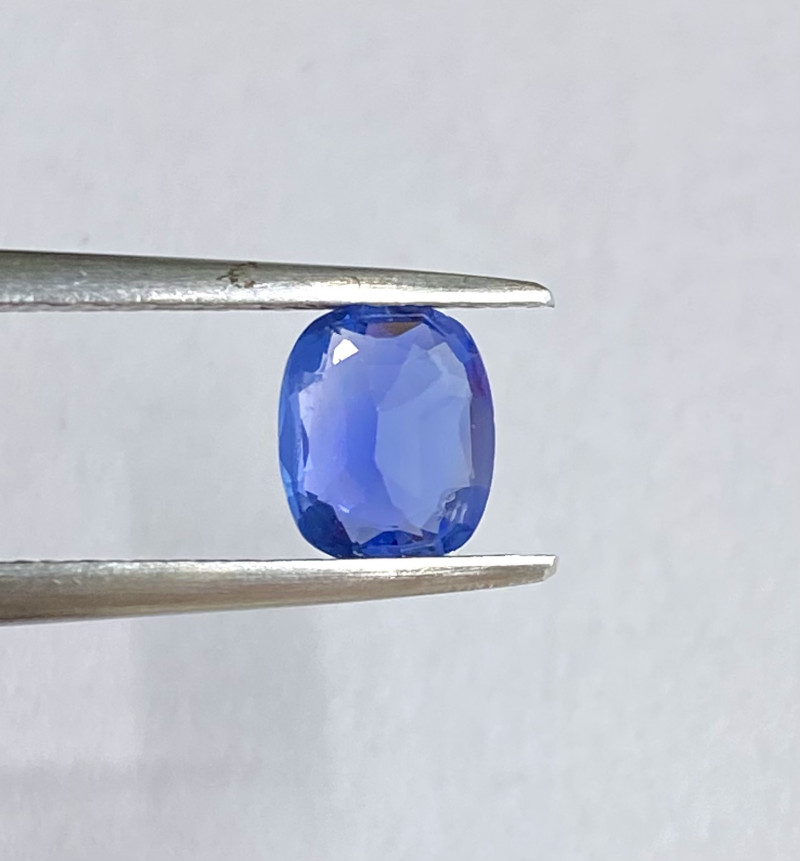 0.91ct unheated clean blue sapphire