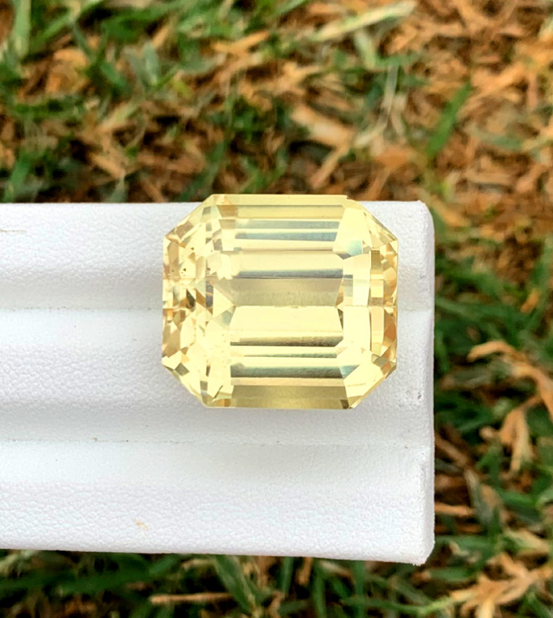 42.40 Carats Natural Yellow Color Kunzite Gemstone