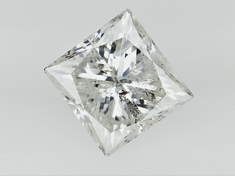 white diamond gemstone