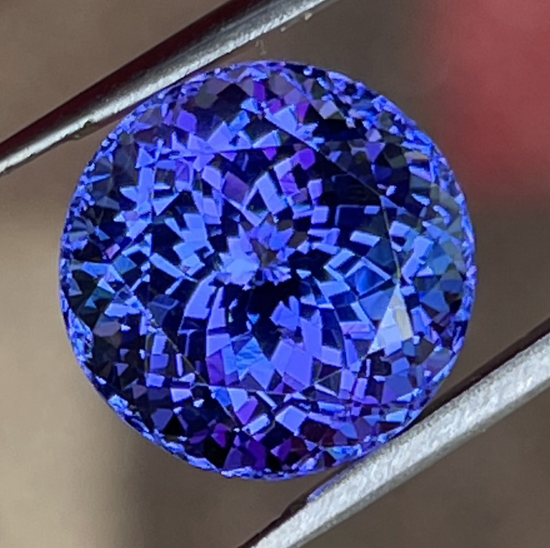 Tanzanite 7.78 ct round master cut gem.