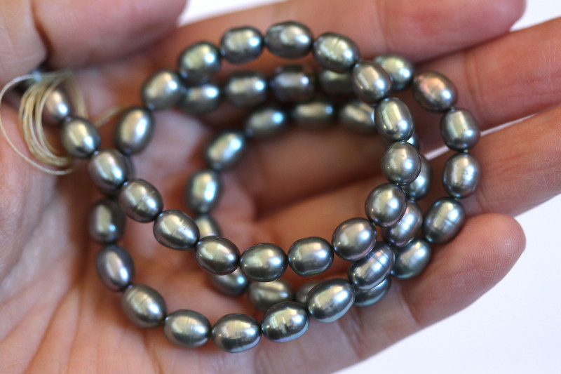 silver tahitian pearl gemstone strand