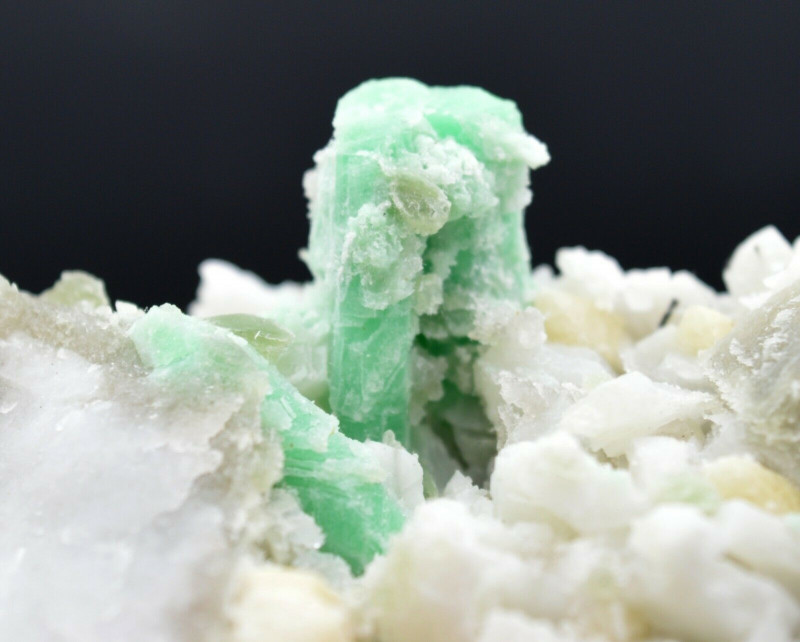 scheelite crystals with emerald and calcite