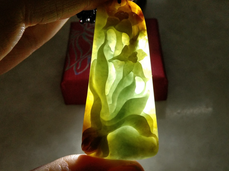 Cert 81.15 ct JADE Pendant (Flower Jadeite Carving)