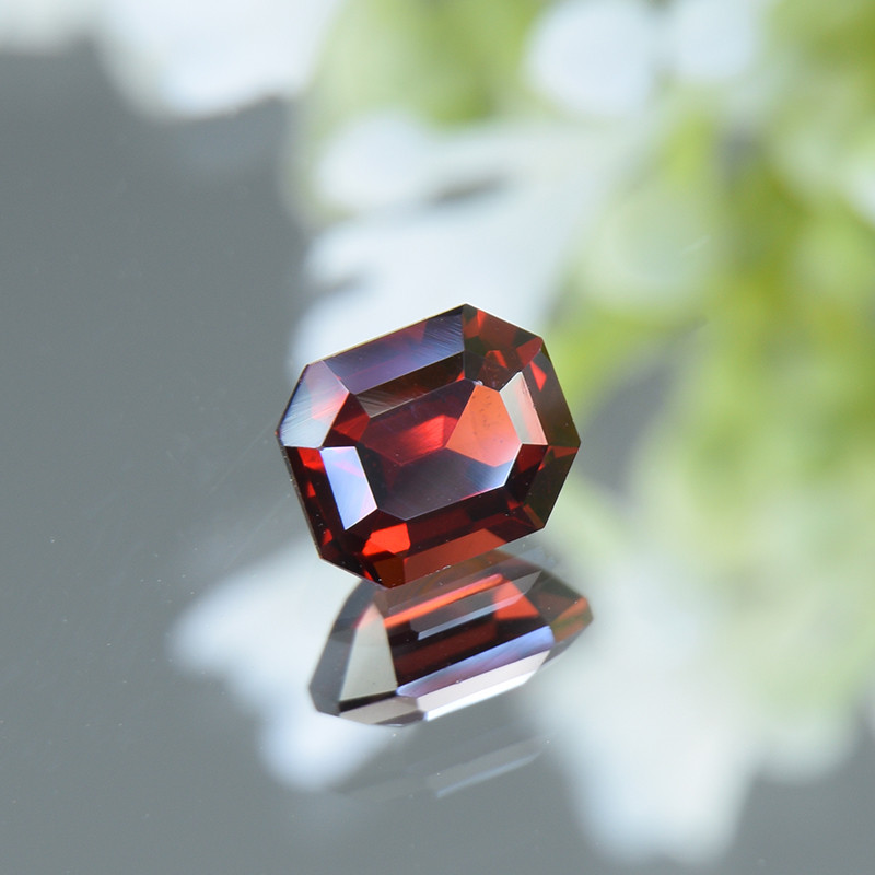 red pyrope garnet gemstone faceted