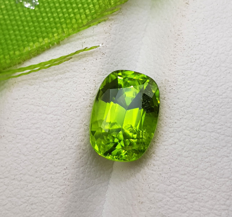 Natural Top Quality Peridot 3.50 Carats Gemstone