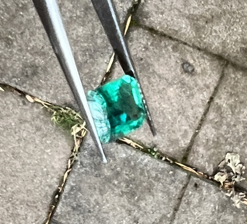 3.75 ct emerald. VS clarity. green beryl