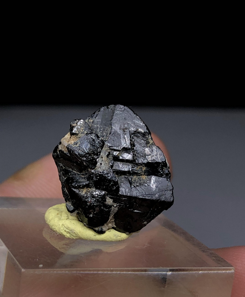 black cassiterite gemstone crystal rough specimen