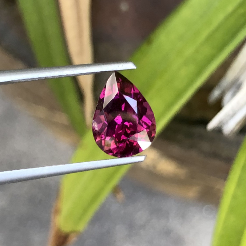 rhodolite garnet healing stone