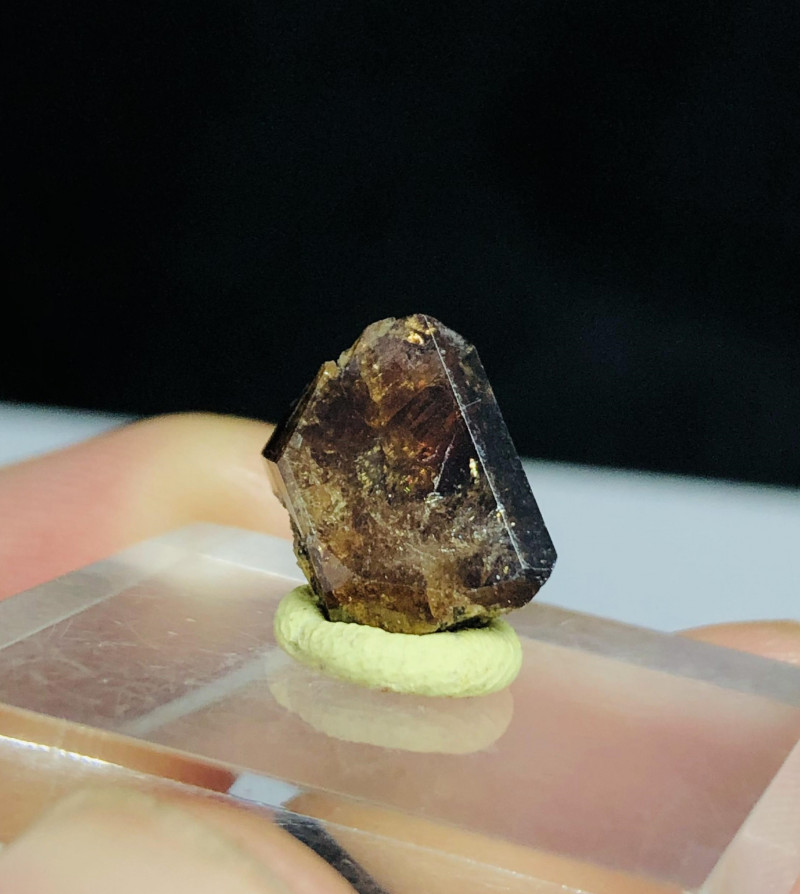 sphene titanite gemstone crystal raw