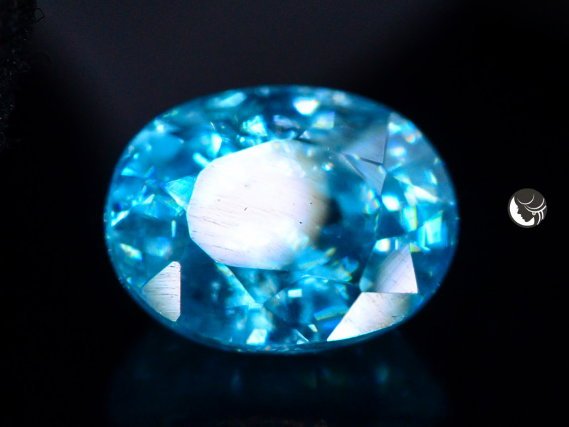 Presenting Shimmering Imperial Zircon 2.85 Ct AAA
