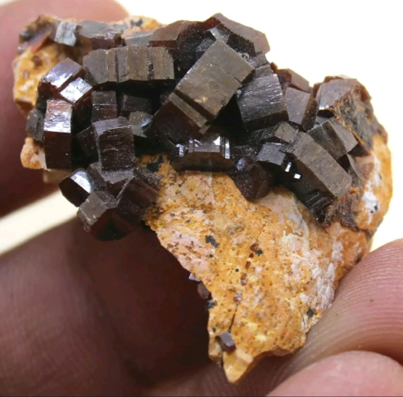 brown vanadinite gemstone crystal cluster