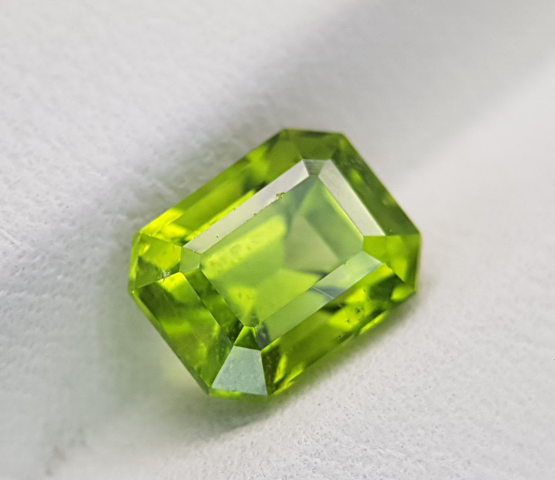 olivine peridot gemstone faceted