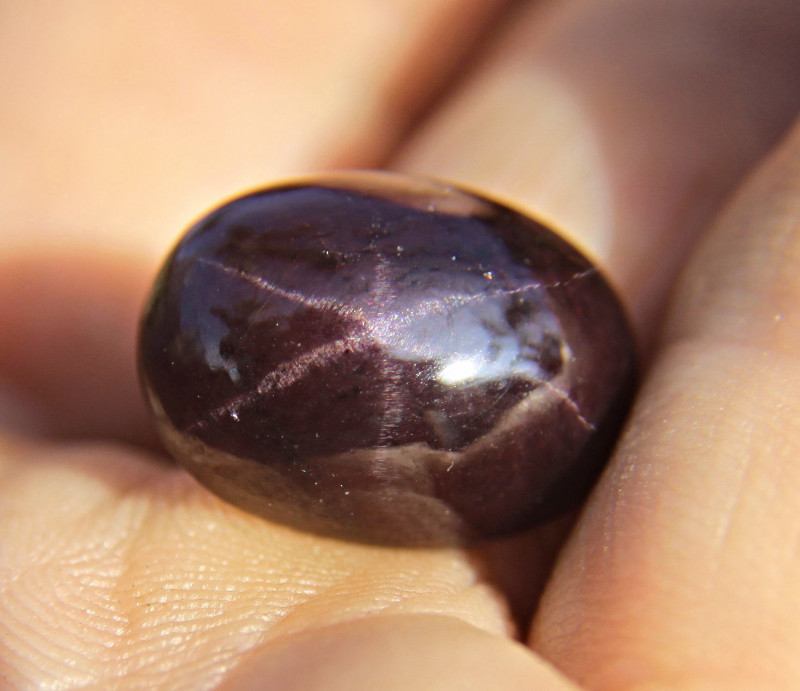 cabochon de pierre précieuse grenat étoilé almandin