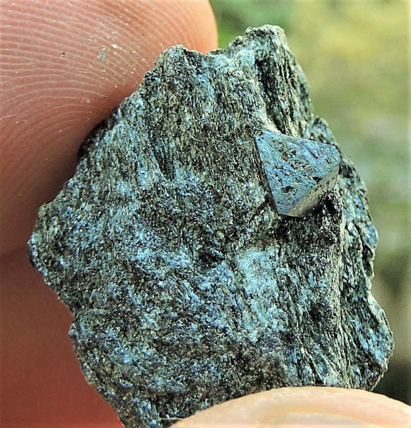 8.03g MAGNETITE CRYSTAL ON MATRIX SPECIMEN FROM SYROS