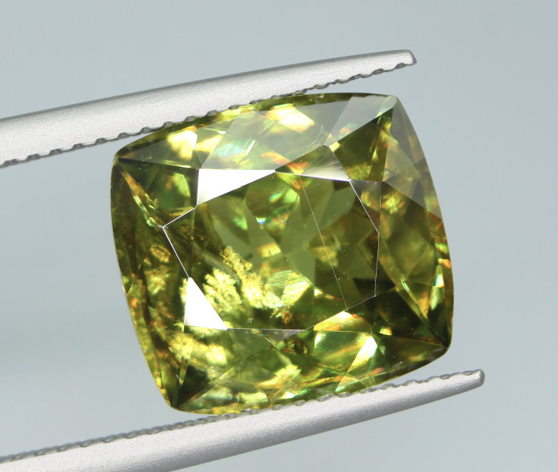 Pierre Sphène Naturelle 1.3 Carats, Couleur Explosive Jaune/feu, Ovale 7x5.6mm - Neuf Sans Emballage