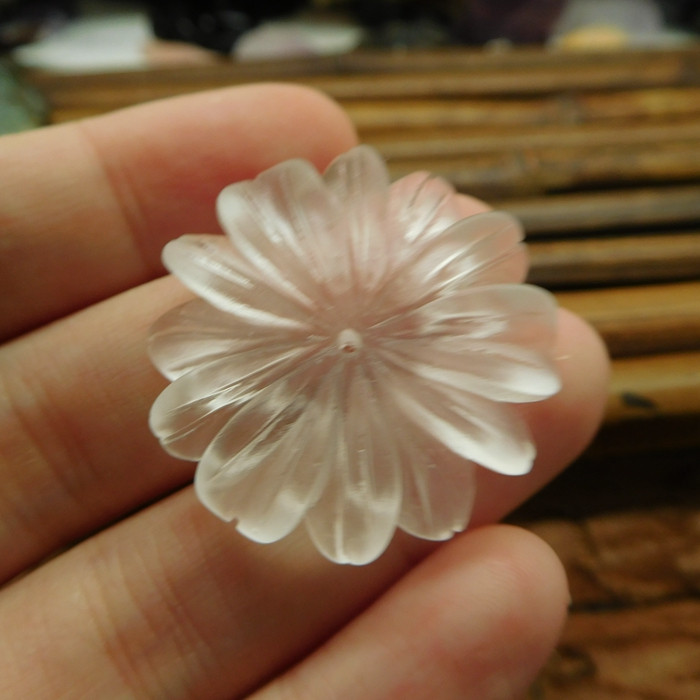clear quartz carve flower bead (G3579)