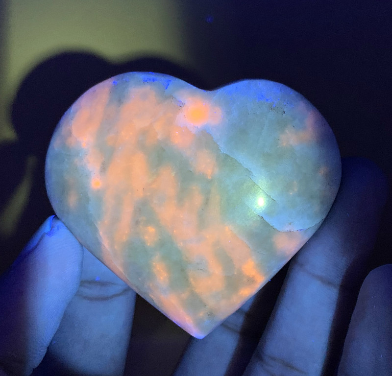 hackmanite healing stone heart carving