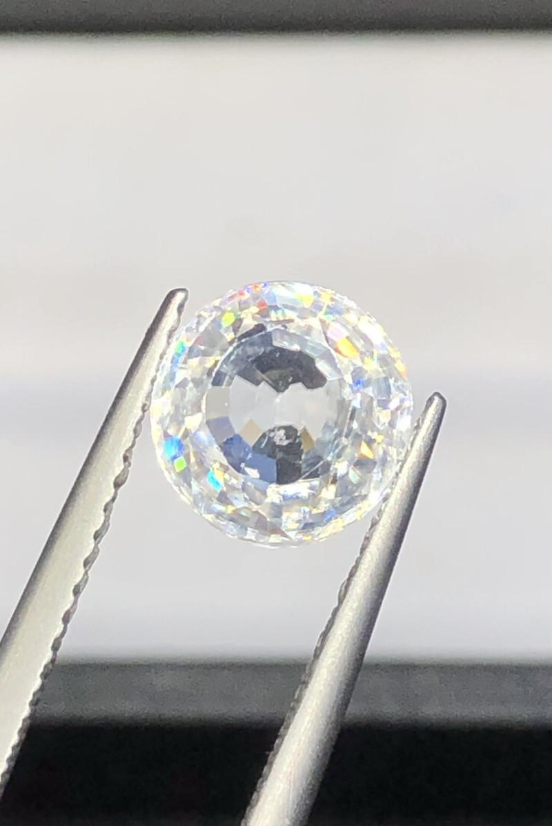 DIAMOND LUSTER 3.65 CARAT FULL OF SPARKLY VIBRANT FIRE WHITE COLOUR ZIRCON