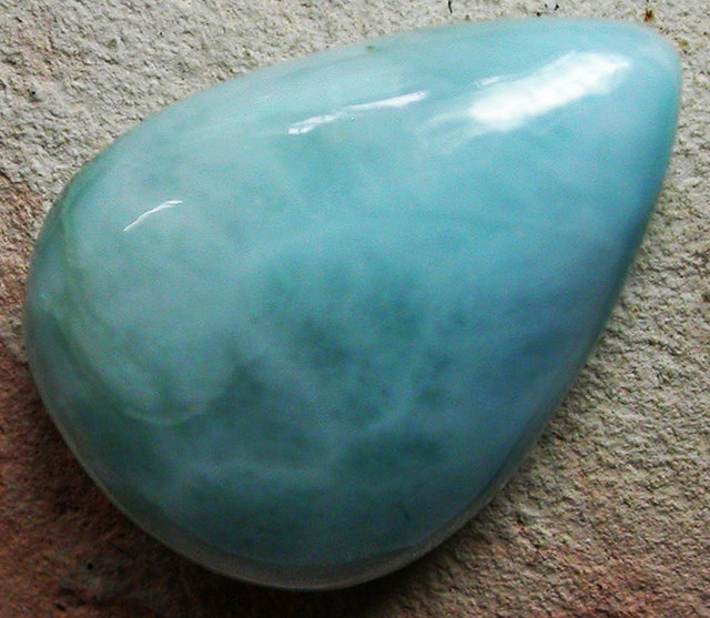 9.75 CTS LARIMAR POLISHED STONE [MGW3195]