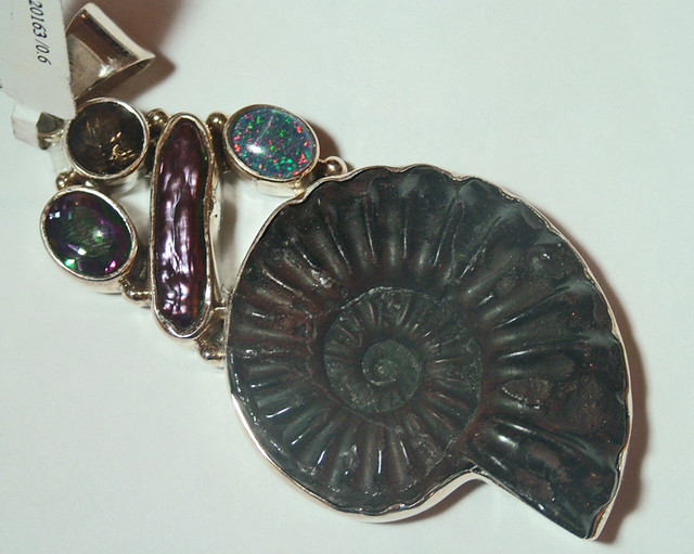 FOSSIL JEWELRY /SILVER PENDANT 155 CTS TBG44